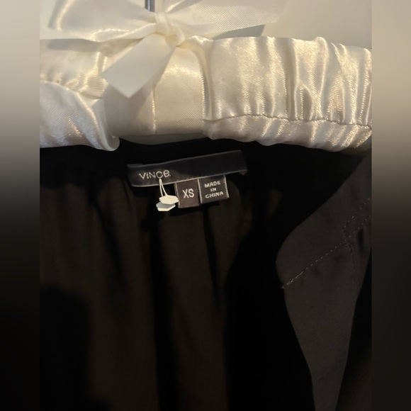 Vince. Black Silk Long Sleeve Relaxed Blouse with Mandarin Collar. Size XS - Picture 4 of 6